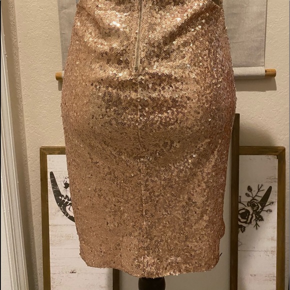 LookBook - Dress - Picture 10 of 11